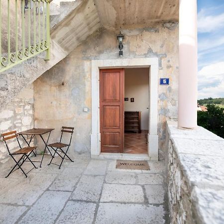 Old Town Studio And Apartment Vrsar Buitenkant foto