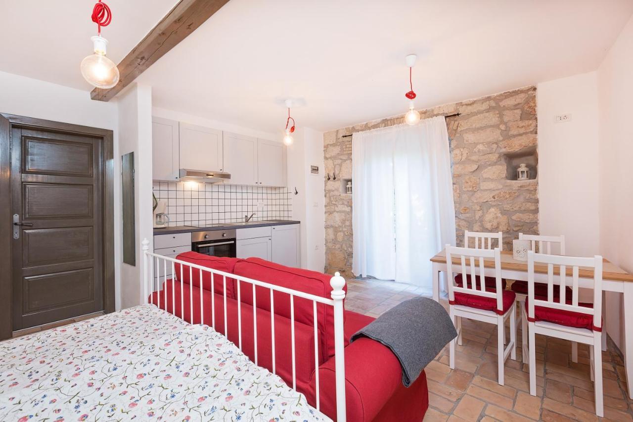 Old Town Studio And Apartment Vrsar Buitenkant foto