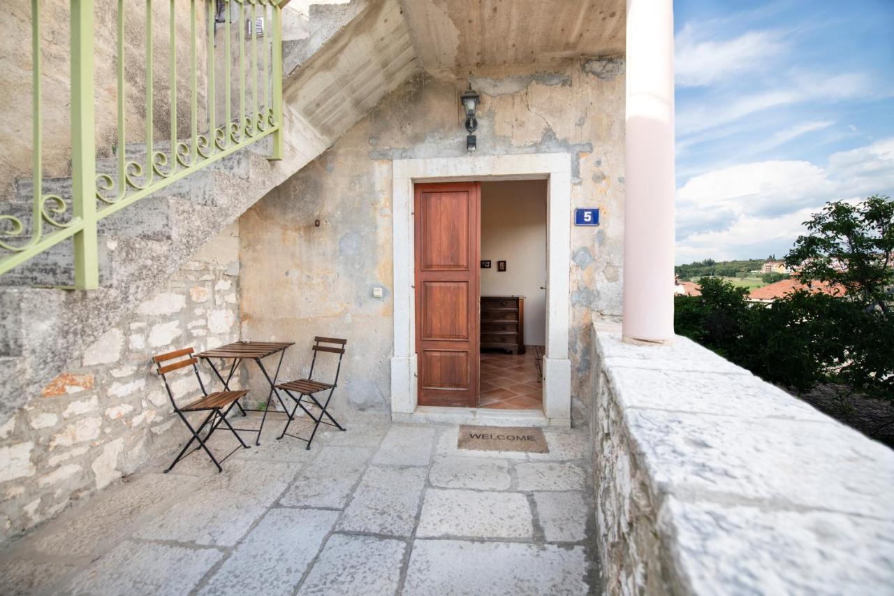 Old Town Studio And Apartment Vrsar Buitenkant foto