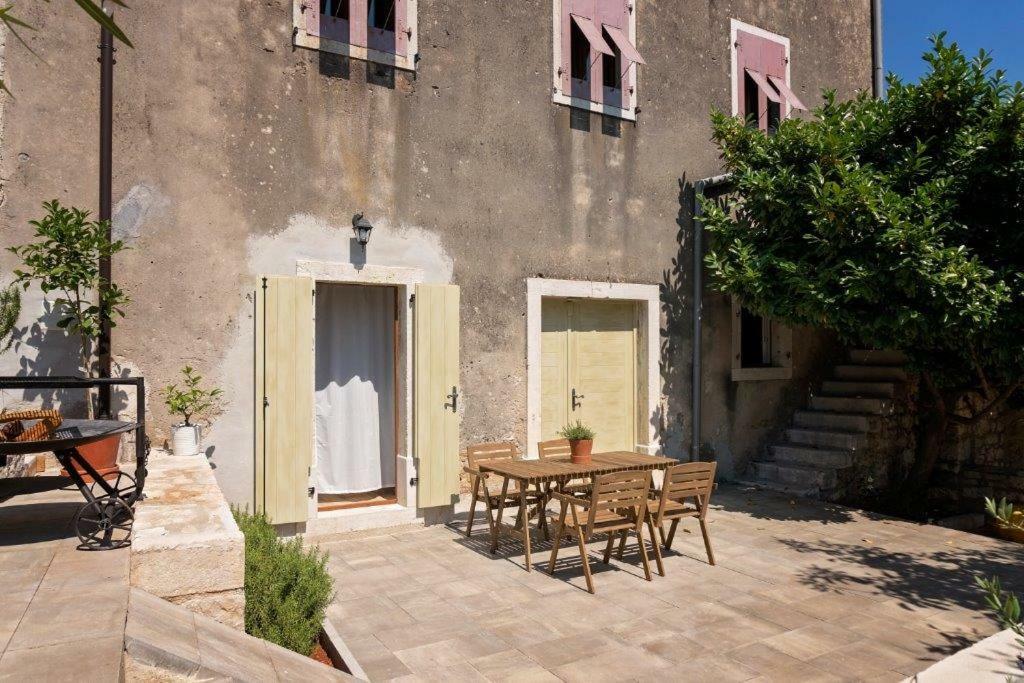 Old Town Studio And Apartment Vrsar Buitenkant foto
